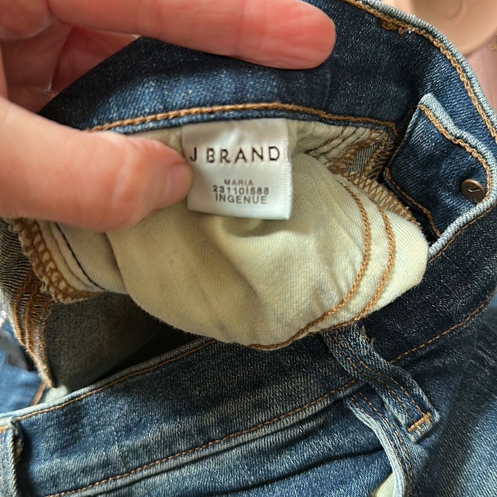 J Brand | Maria High-Rise Skinny Jean in Comfort Stretch in Ingenue | 27 - Picture 7 of 10